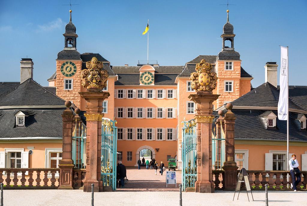 Gaestehaus Am Schloss Schwetzingen Bagian luar foto